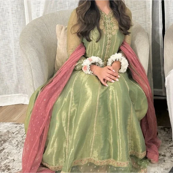 Farah Talib Aziz Green Outfit. *fixed price* - Picture 3 of 6
